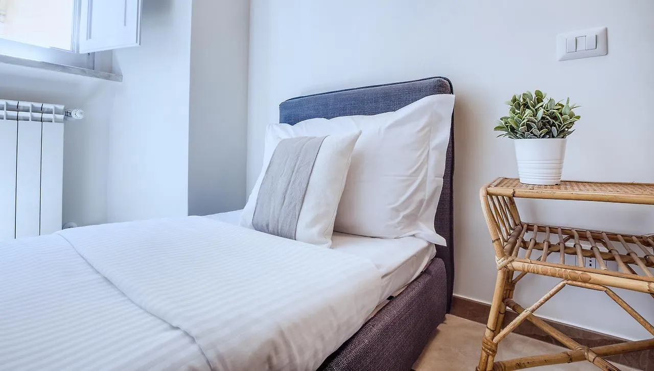 Flats Via Delle Muratte 2Mins To Trevi Fountain Apartment Rome Italy