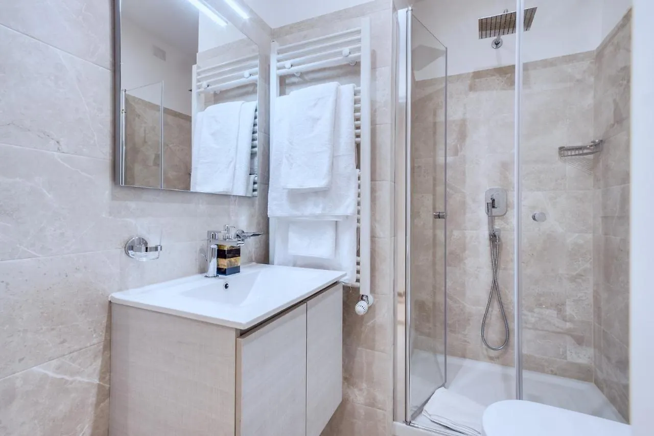 Flats Via Delle Muratte 2Mins To Trevi Fountain Apartment Rome Italy